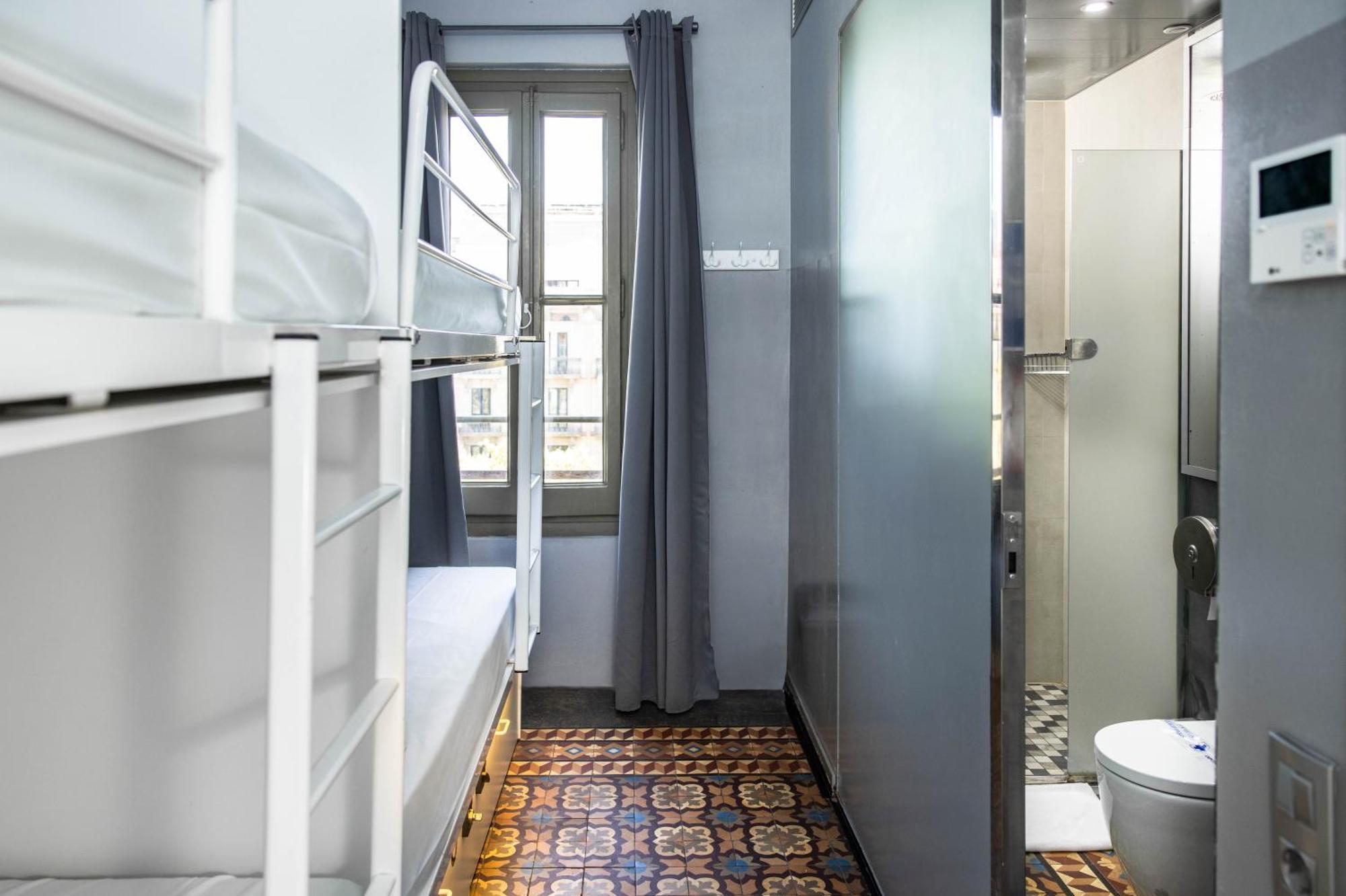 Quadruple Room Private Bathroom