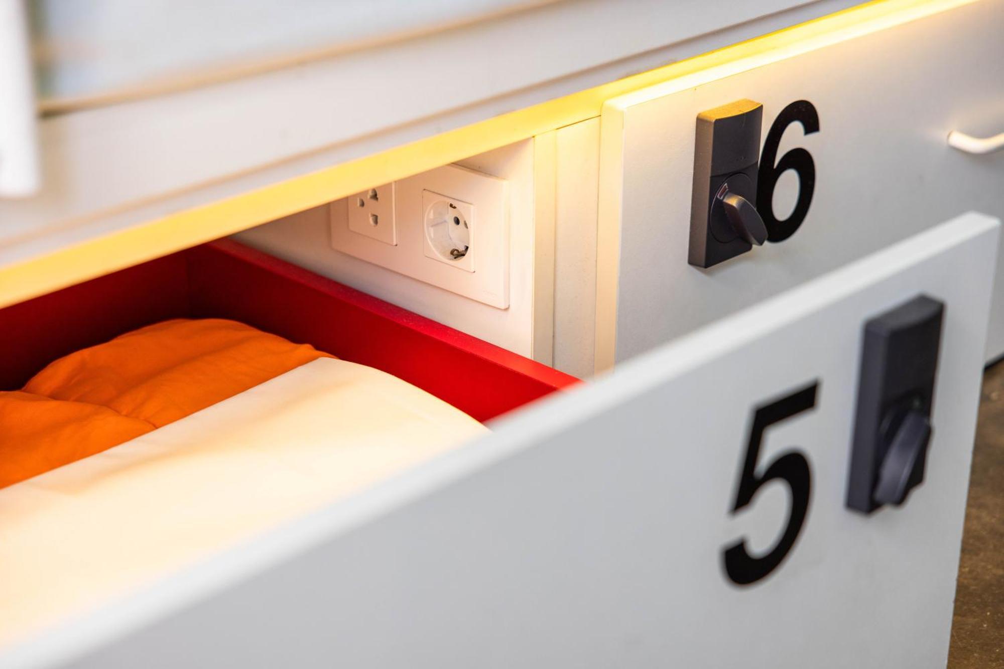 Single Bed 10-Bed Dormitory Room